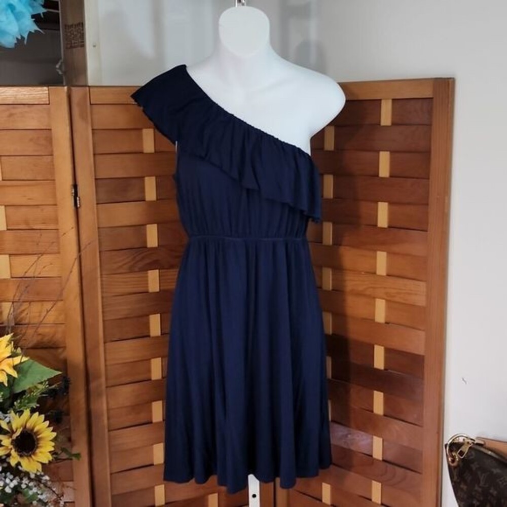 One shoulder dress